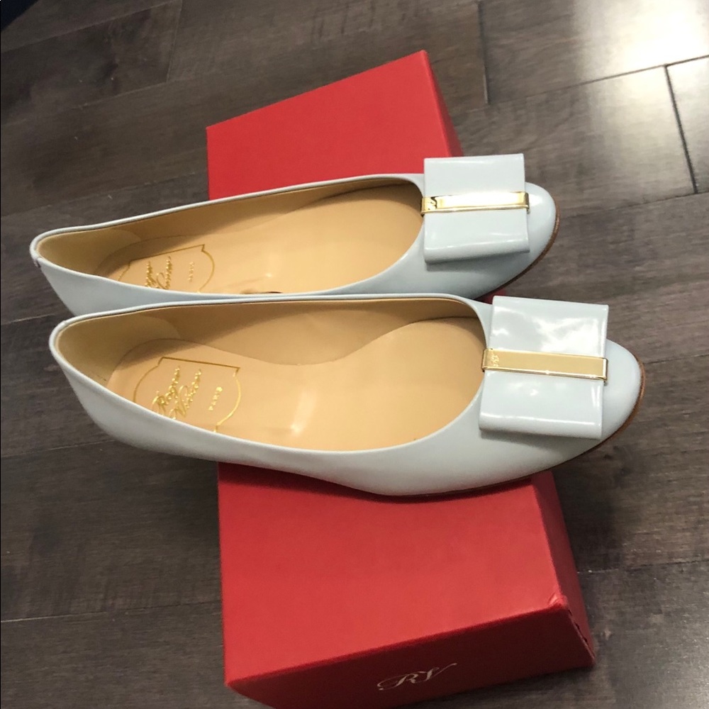 Roger Vivier flats